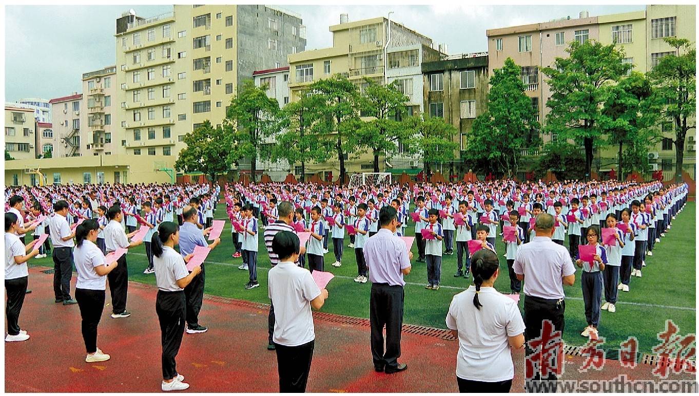 1905电影网：7777888888管管家婆开奖结果-爸爸离开，单亲妈妈独自打工艰难供养儿女读书，书写母爱