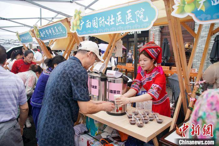 新浪：新澳门内部资料精准大全-40余家中外媒体走进隆福寺，体验北京文化新魅力  第3张