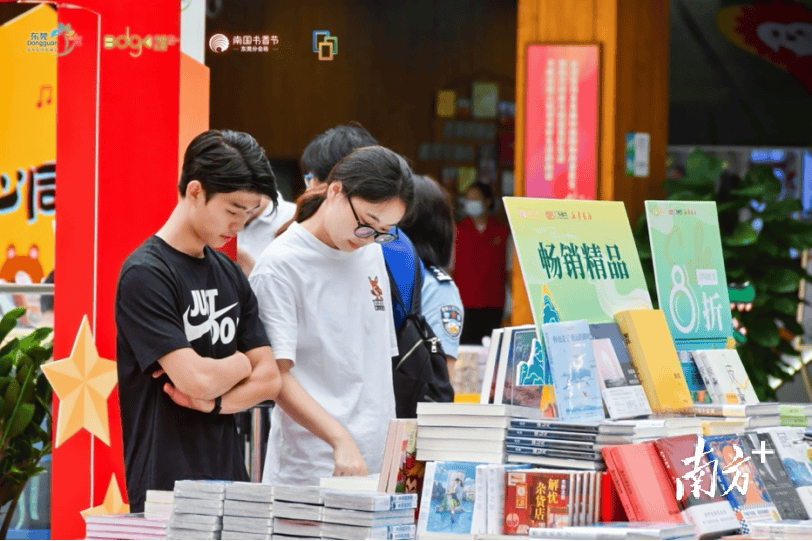 映客直播：香港二四六开奖免费资料大全-【读书】故土长歌 世事烟岚——读杨洪斌长篇小说《鹿阜遗梦》  第2张