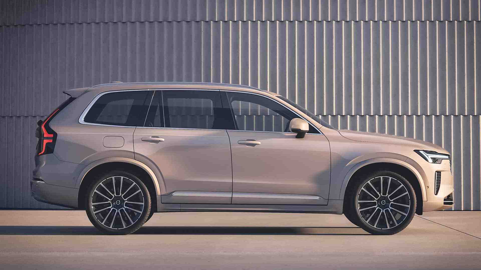 新款沃尔沃 XC90 发布：采用最新设计语言，定位插混“大七座”SUV